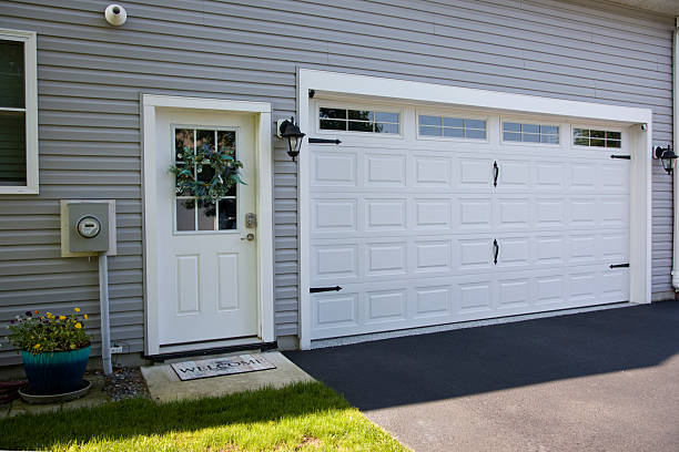 24/7 Emergency Garage Door Panel Replacement experts in Moorpark, CA